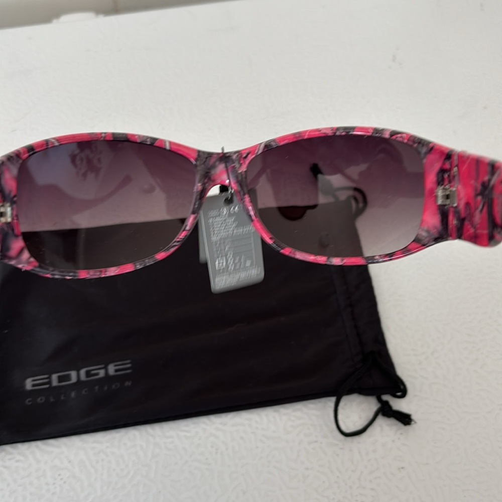 Womans Camo Pink Sunglasses - NEW - Picture 4 of 6